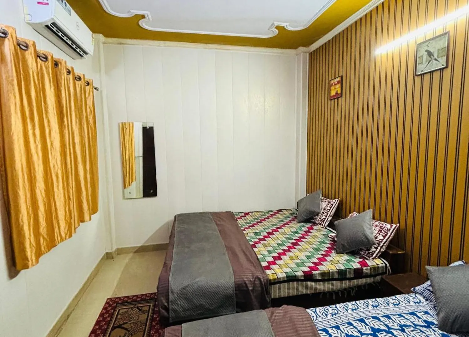 Friends Guest House & Hostel- Near Taj Mahal Agra