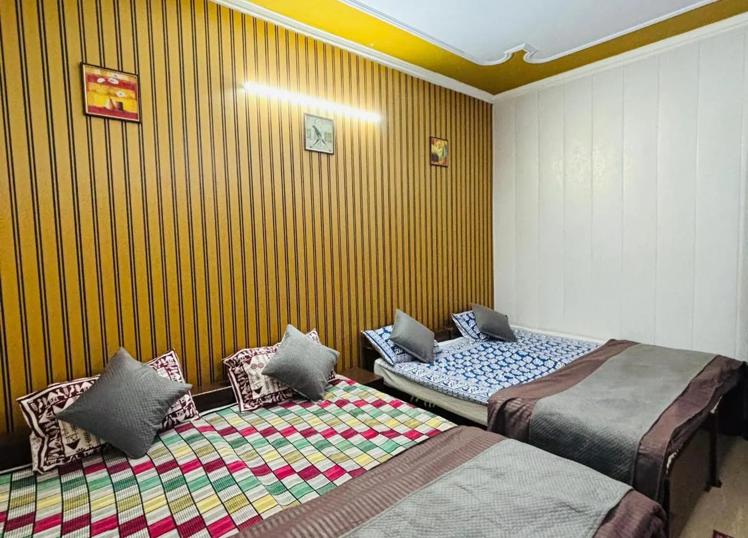 Hostel Friends Guest House & Hostel- Near Taj Mahal Agra